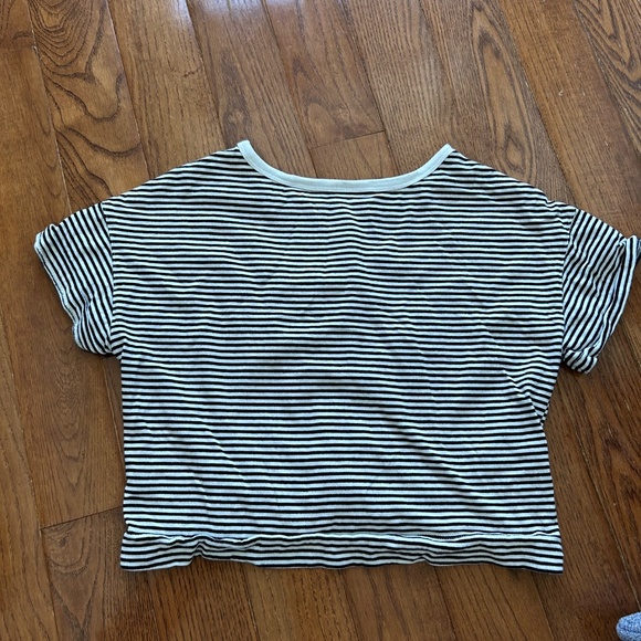 Sale: 5 for $10 - Old Navy crop top - Picture 2 of 6